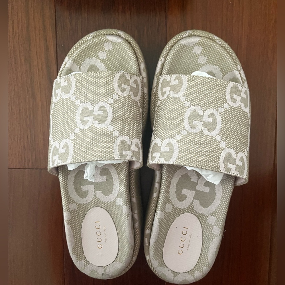 Gucci Tan and Cream Logo Sandals - Picture 3 of 7